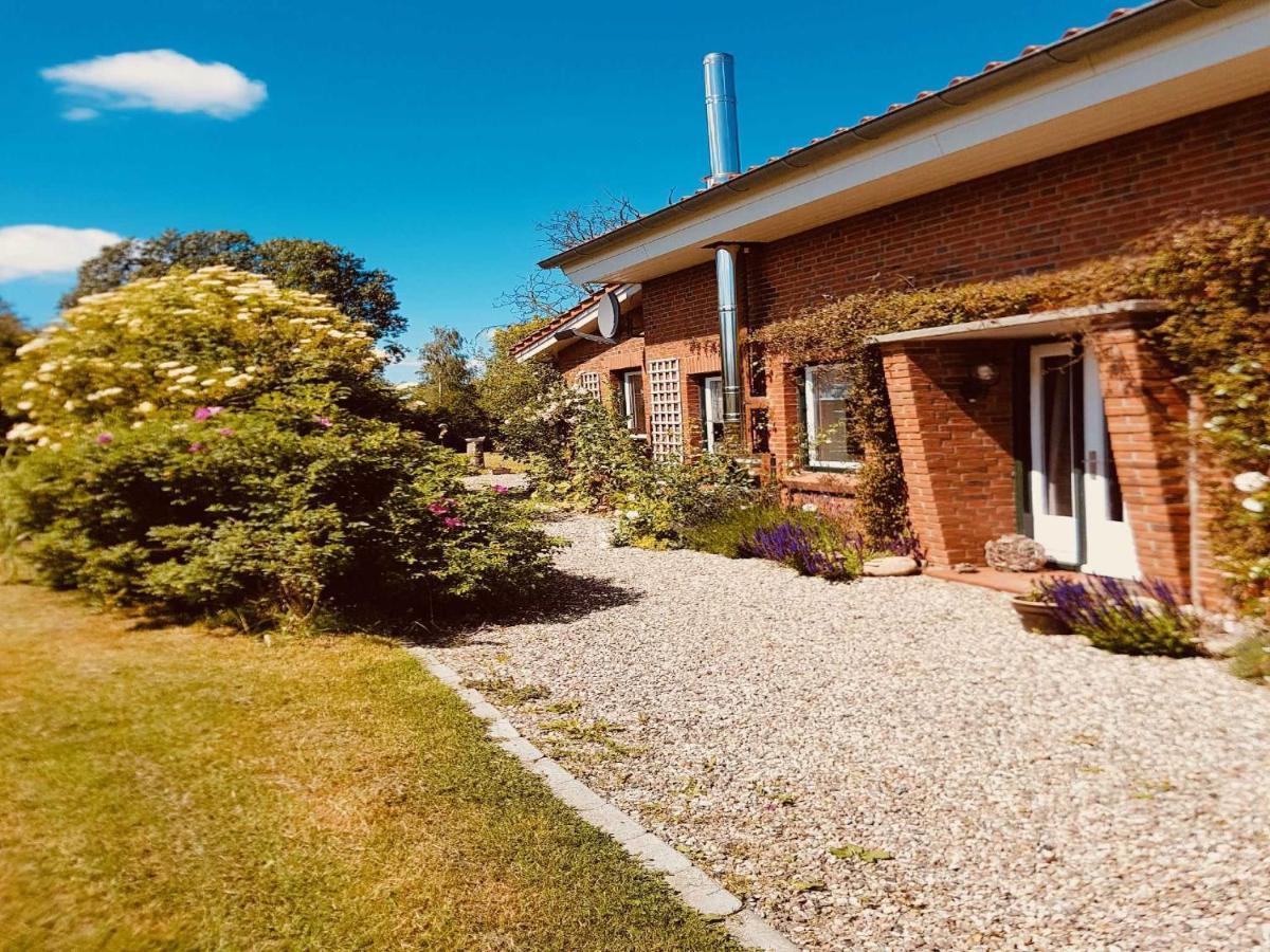 Ferienhaus Extrazeit_Urlaub Hasselberg  エクステリア 写真